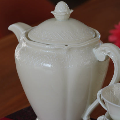Service à thé ou à café "Josephine" en porcelaine avec motifs blanc de la fabrique Royale de Limoges