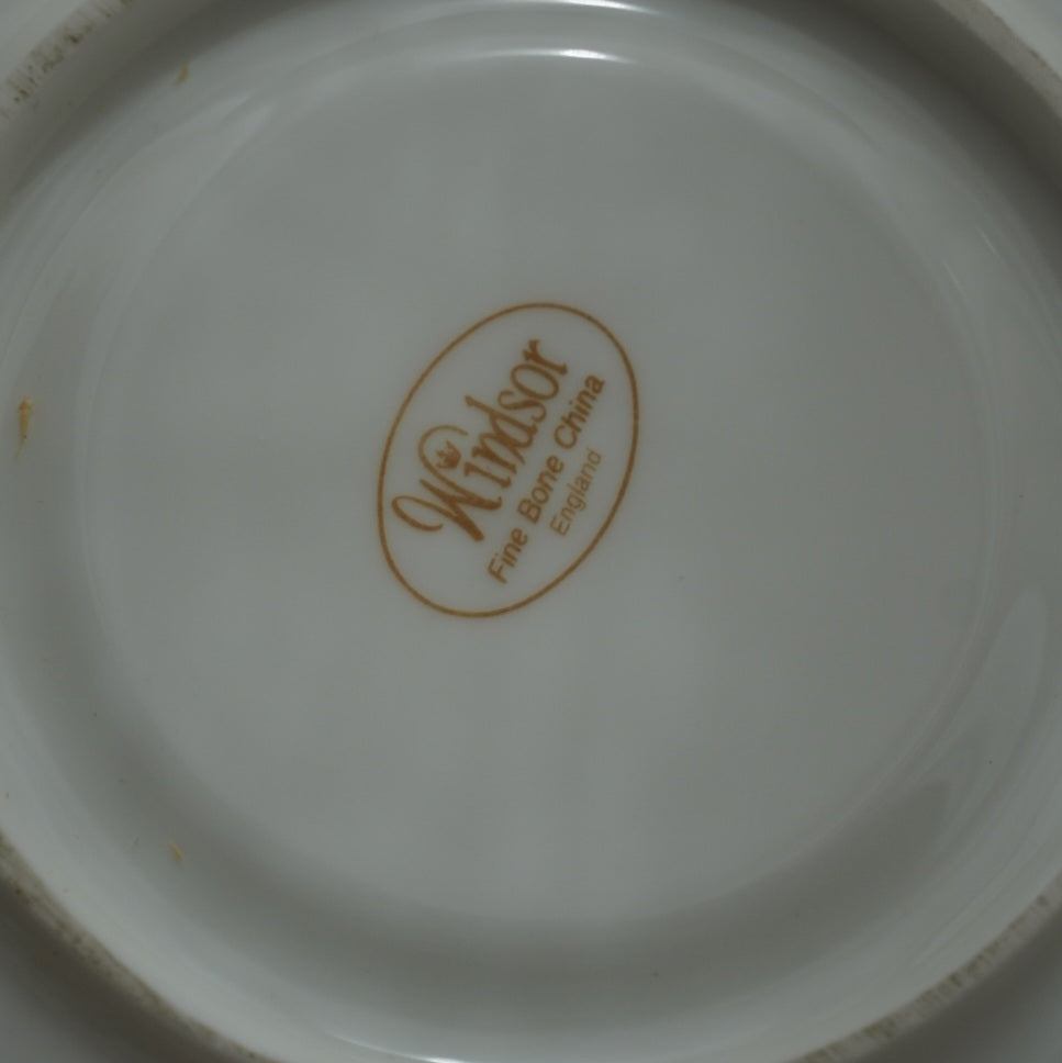 Théière solitaire "Alby" en porcelaine anglaise torsadée, fleurie et dorée Windsor