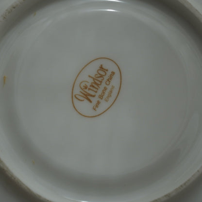 Théière solitaire "Alby" en porcelaine anglaise torsadée, fleurie et dorée Windsor