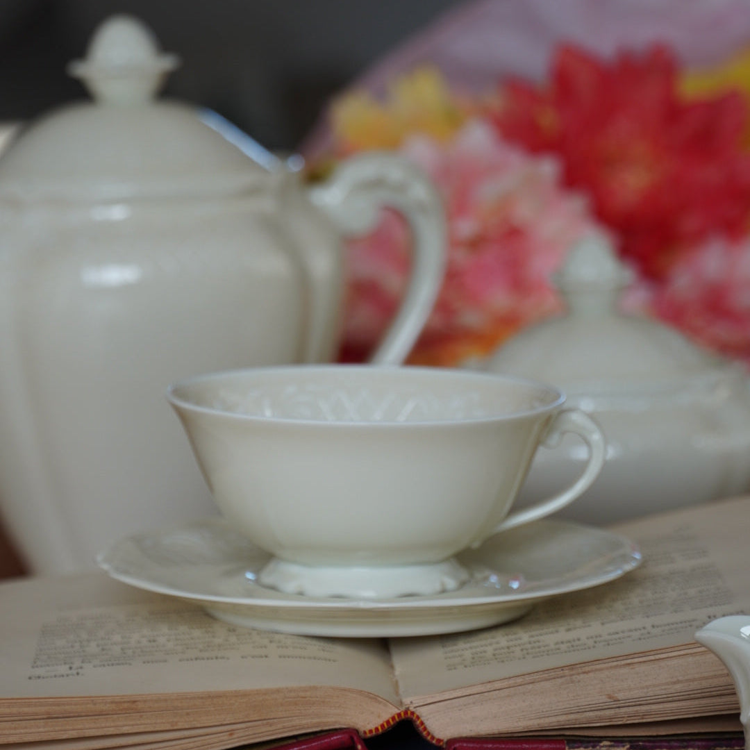 Service à thé ou à café "Josephine" en porcelaine avec motifs blanc de la fabrique Royale de Limoges