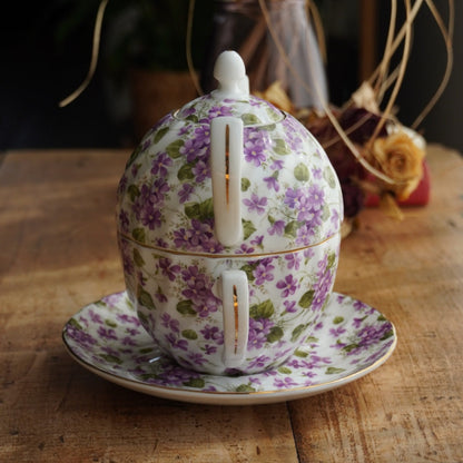 Théière solitaire "Alby" en porcelaine anglaise torsadée, fleurie et dorée Windsor
