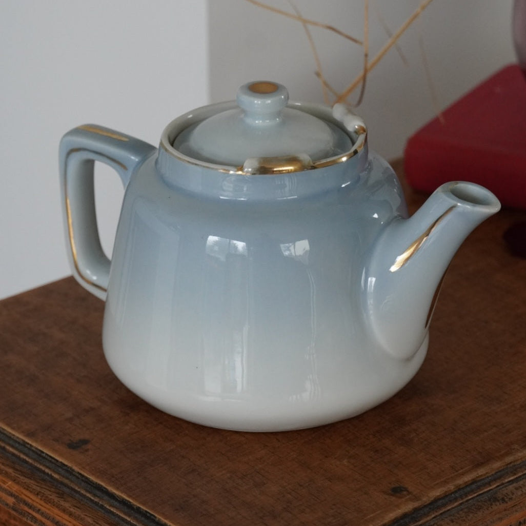 Théière "Thalie" et son filtre à thé en porcelaine de Limoges Aluminite Frugier bleu dégradé