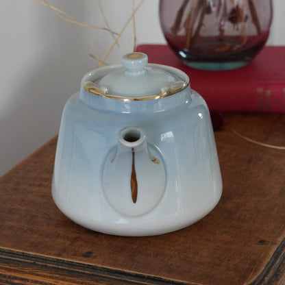 Théière "Thalie" et son filtre à thé en porcelaine de Limoges Aluminite Frugier bleu dégradé