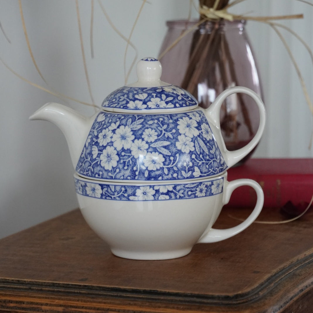 Théière solitaire "Cat" en céramique anglaise aux motifs bleutés Arthur Wood (réparée)