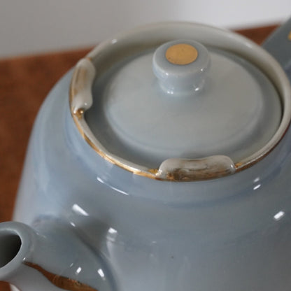 Théière "Thalie" et son filtre à thé en porcelaine de Limoges Aluminite Frugier bleu dégradé