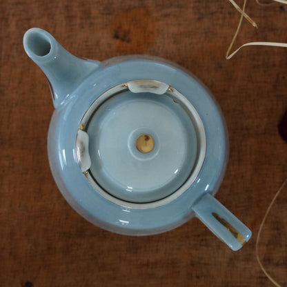 Théière "Thalie" et son filtre à thé en porcelaine de Limoges Aluminite Frugier bleu dégradé