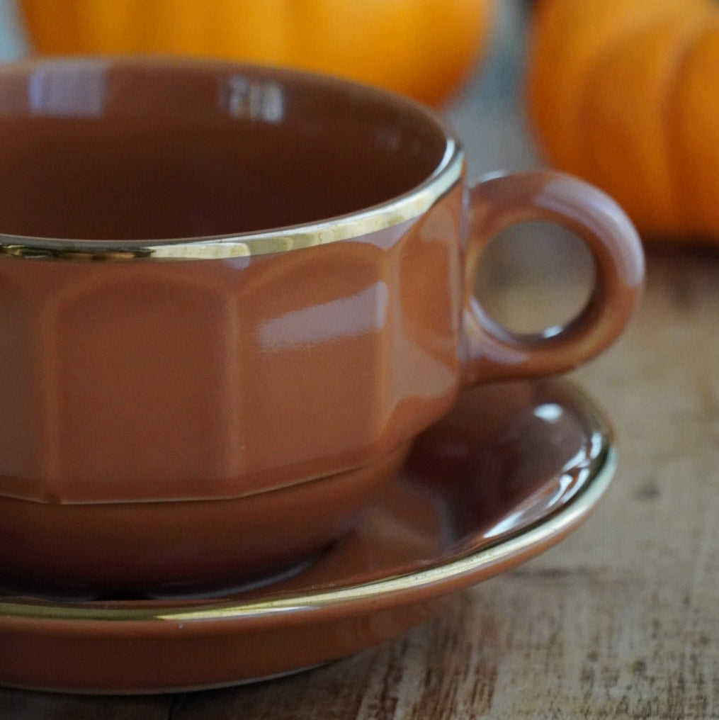 Grande tasse "Comélie" bistrot en céramique marron clair et dorée Prima Cup Collection