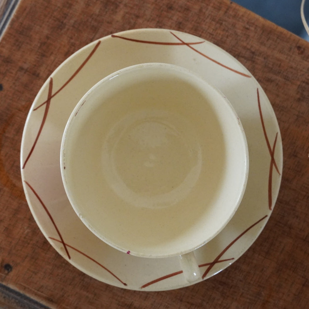 Grande tasse "Osanne" en faïence de Gien aux motifs fleuris bordeaux et orangés