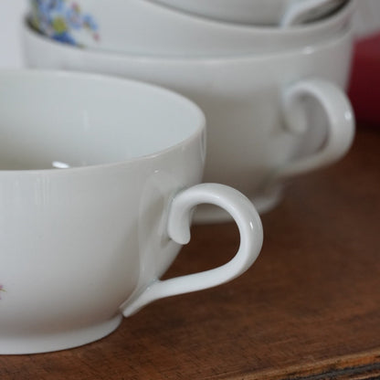 Tasses "Adelheid" en porcelaine motifs fleurs myosotis allemande Bavaria Schumann Arzberg Germany (lot de 4)