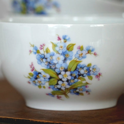 Tasses "Adelheid" en porcelaine motifs fleurs myosotis allemande Bavaria Schumann Arzberg Germany (lot de 4)