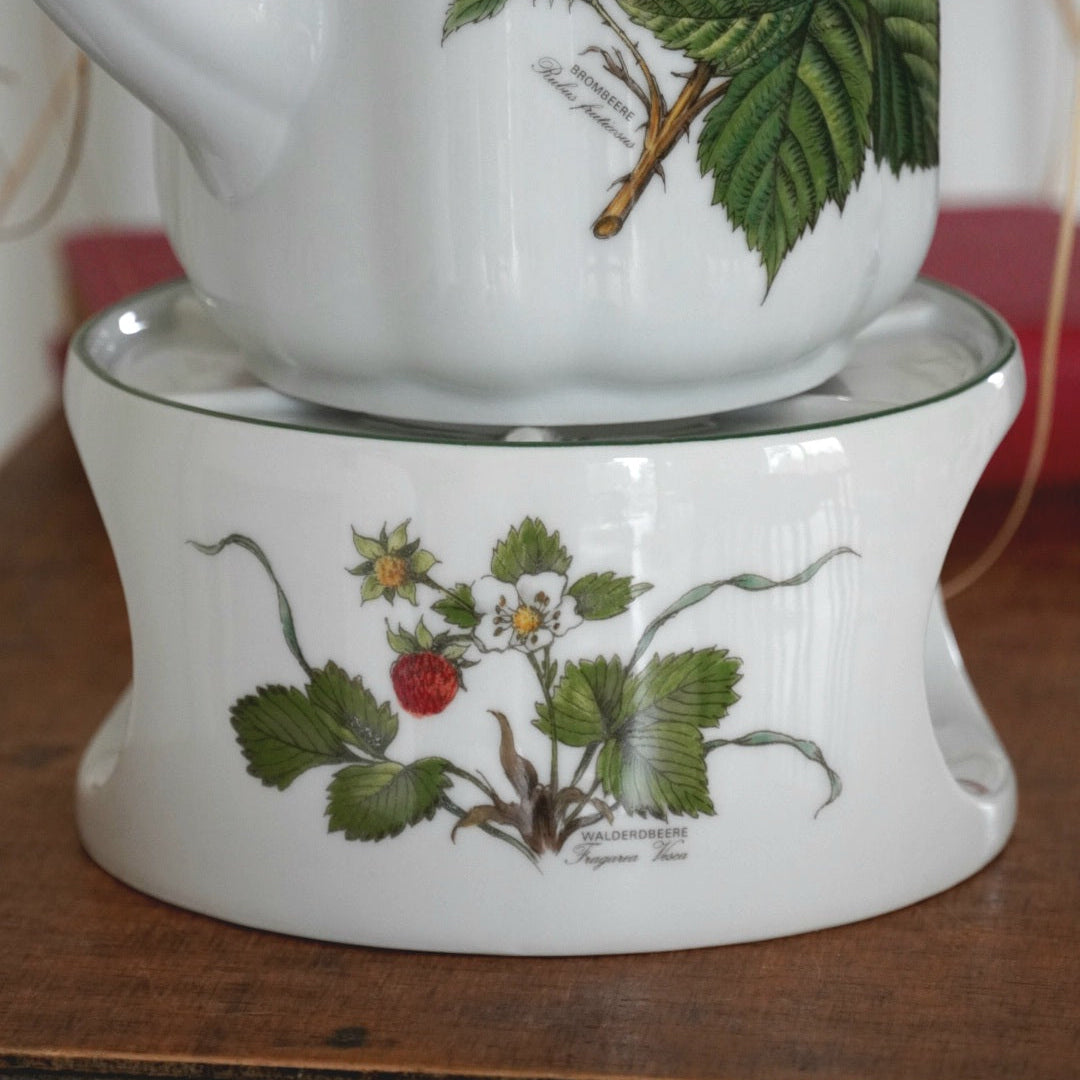 Théière ou cafetière "Petra" en porcelaine allemande avec son réchaud Seltmann Weiden Bavaria modèle Baies Sauvages