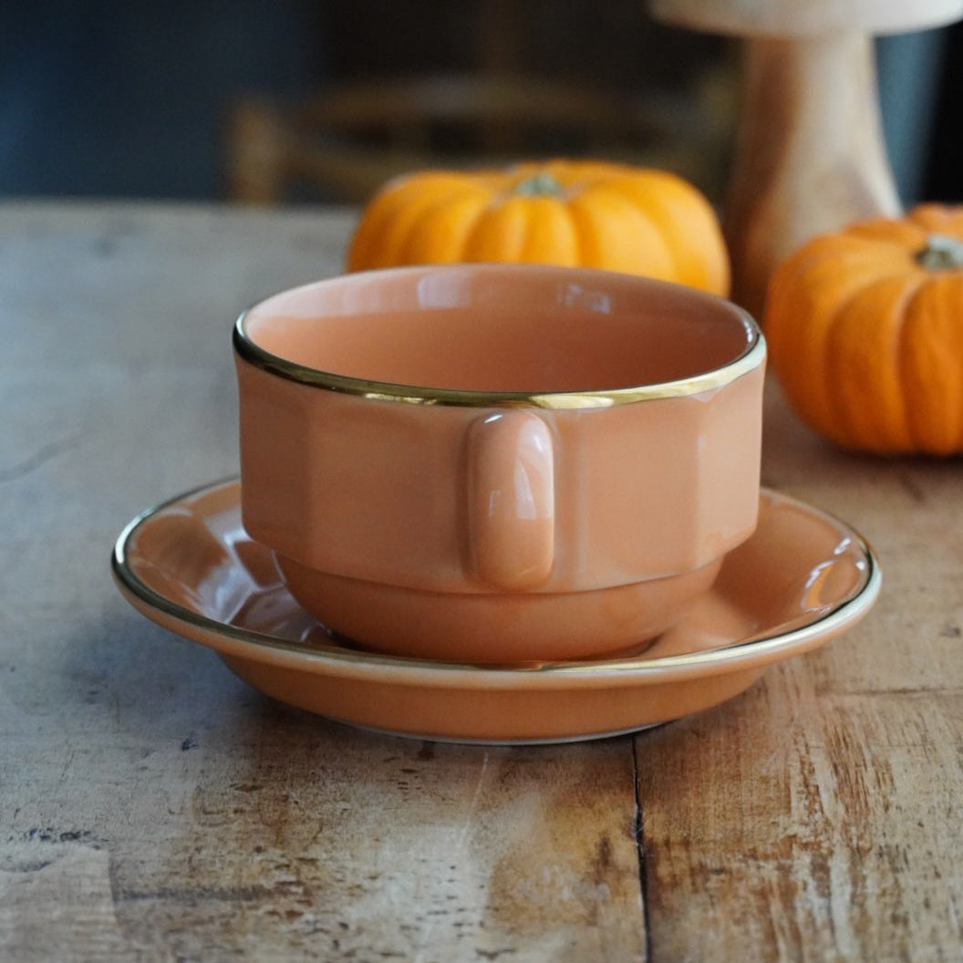 Grande tasse "Comélie" bistrot en céramique orange clair saumon et dorée Prima Cup Collection
