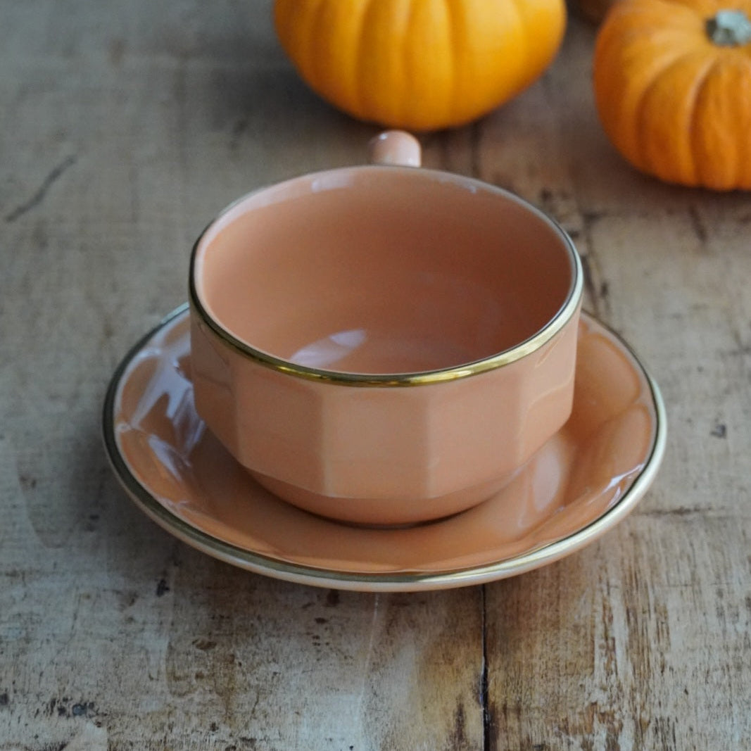Grande tasse "Comélie" bistrot en céramique orange clair saumon et dorée Prima Cup Collection