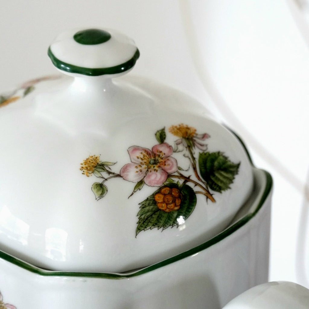 Théière ou cafetière "Petra" en porcelaine allemande avec son réchaud Seltmann Weiden Bavaria modèle Baies Sauvages