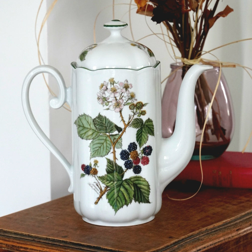 Théière ou cafetière "Petra" en porcelaine allemande avec son réchaud Seltmann Weiden Bavaria modèle Baies Sauvages