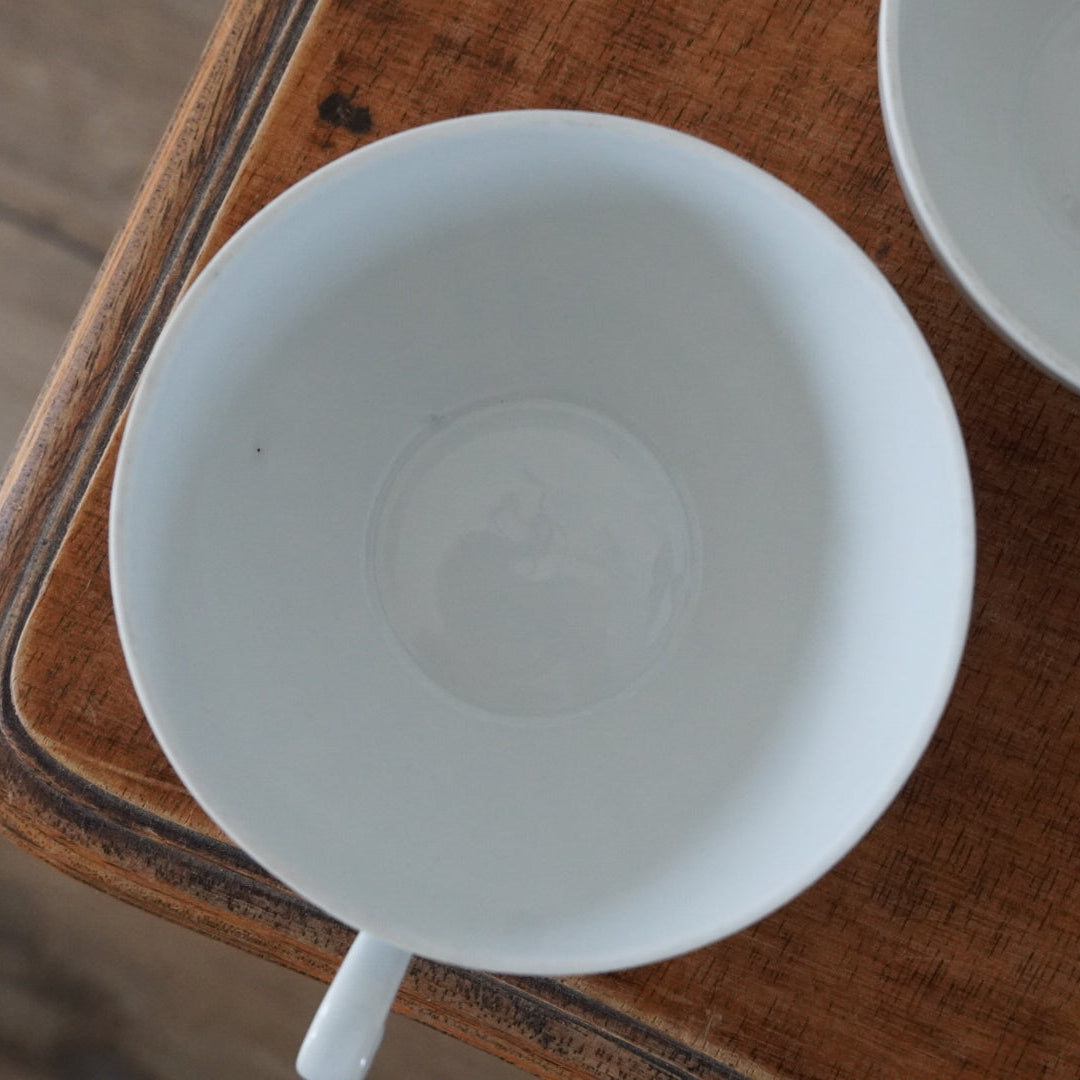 Tête-à-tête de tasses "Ildegonde" en porcelaine du Berry fleuries bleutés