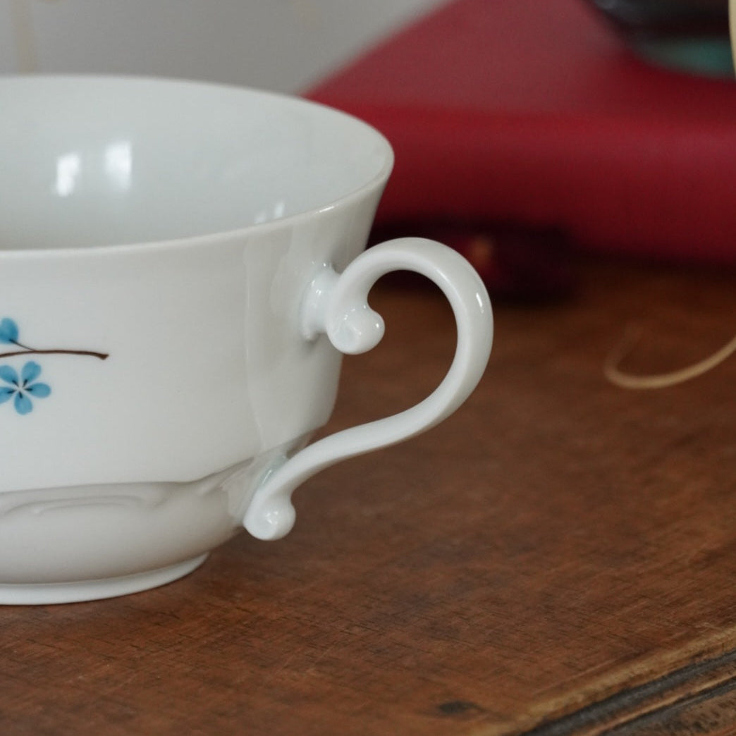 Tasse "Odet" en porcelaine allemande Schirnding Bavaria fleurie bleuté