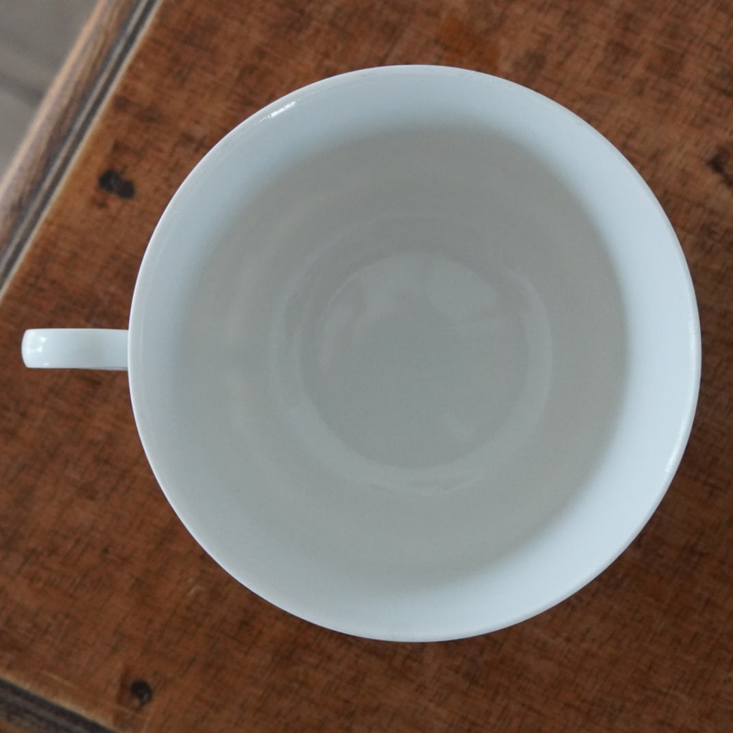 Tasse "Odet" en porcelaine allemande Schirnding Bavaria fleurie bleuté