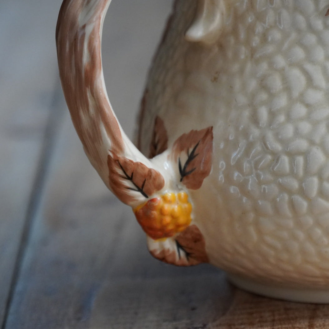 Théière "Hazel" en barbotine anglaise aux motifs d'automne en relief Wade modèle Bramble