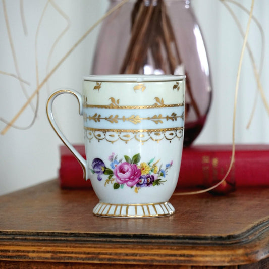 Tasse "Nydia" avec son filtre en porcelaine néerlandaise Meander BV fleurie et dorée
