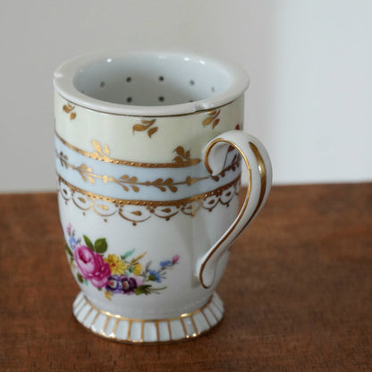 Tasse "Nydia" avec son filtre en porcelaine néerlandaise Meander BV fleurie et dorée