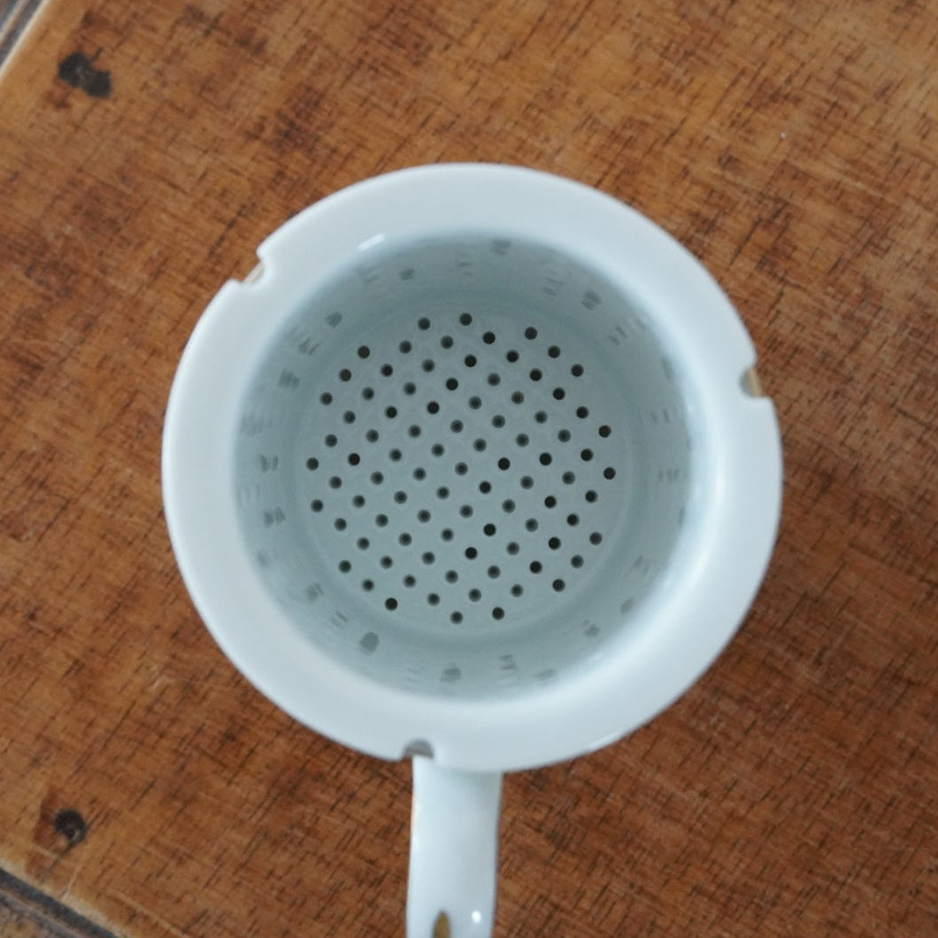 Tasse "Nydia" avec son filtre en porcelaine néerlandaise Meander BV fleurie et dorée