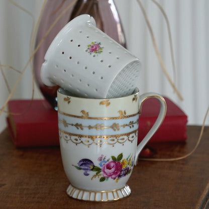 Tasse "Nydia" avec son filtre en porcelaine néerlandaise Meander BV fleurie et dorée