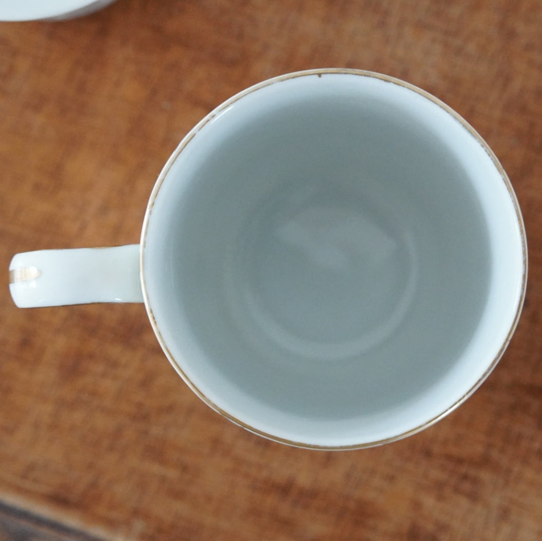 Tasse "Nydia" avec son filtre en porcelaine néerlandaise Meander BV fleurie et dorée