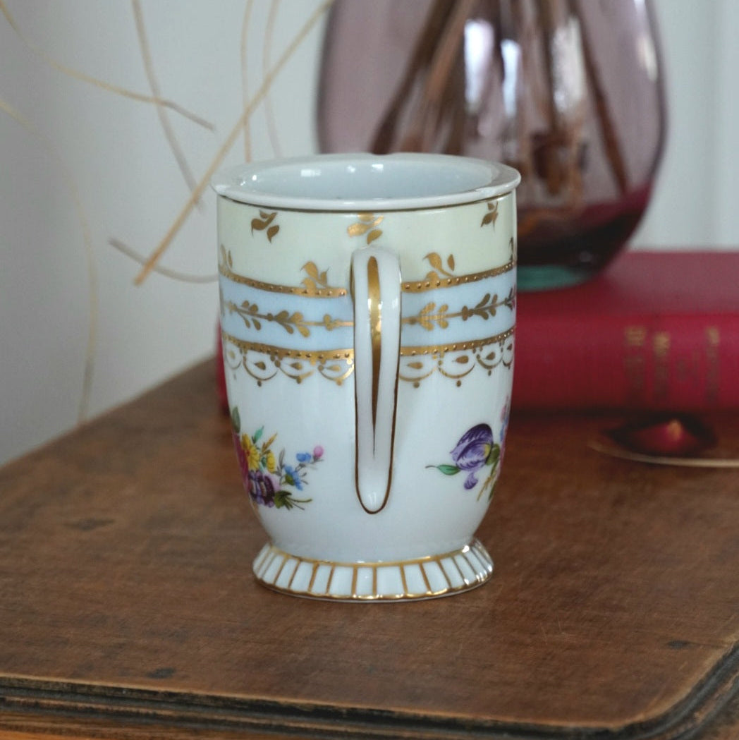 Tasse "Nydia" avec son filtre en porcelaine néerlandaise Meander BV fleurie et dorée
