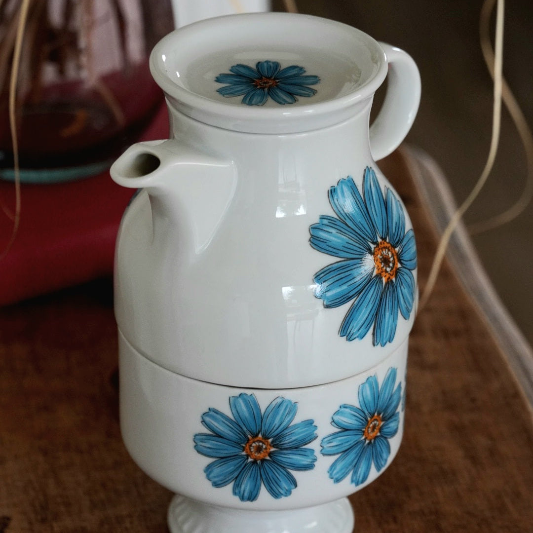 Théière solitaire "Frieda" en porcelaine allemande rétro avec fleurs bleues Bareuther Waldsassen Bavaria