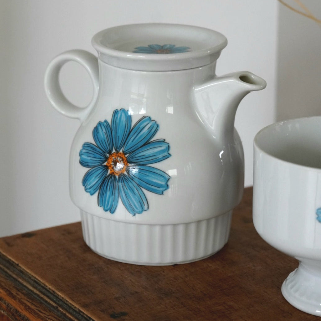 Théière solitaire "Frieda" en porcelaine allemande rétro avec fleurs bleues Bareuther Waldsassen Bavaria