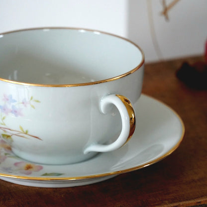 Grande tasse "Marcialine" en porcelaine de Limoges J.B fleurie et dorée