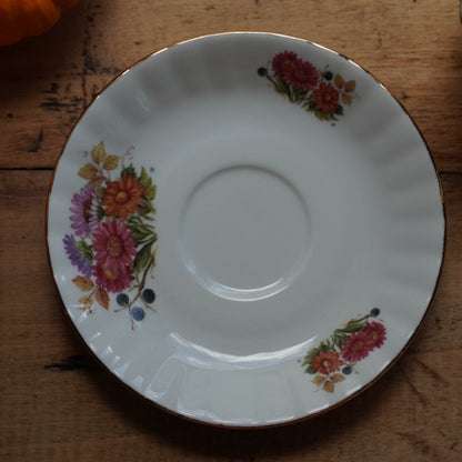 Petite tasse "Hermette" d'automne en porcelaine française fleurie et dorée