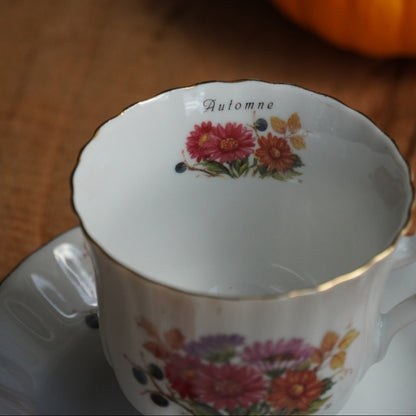 Petite tasse "Hermette" d'automne en porcelaine française fleurie et dorée