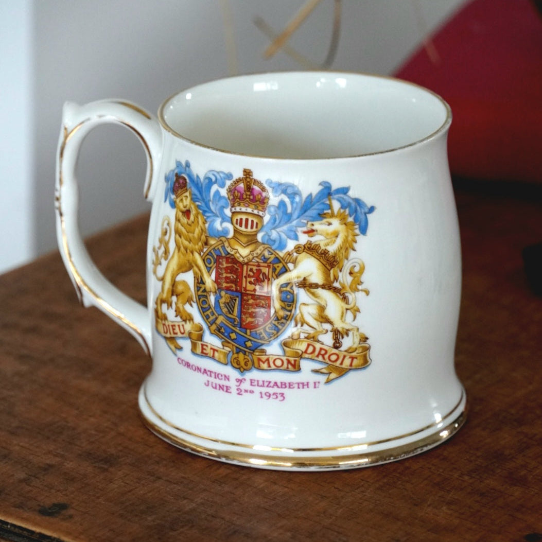 Mug "Elizabeth" en porcelaine anglaise Roslyn commémorative du couronnement de la reine Elizabeth II de 1953 (RARE)
