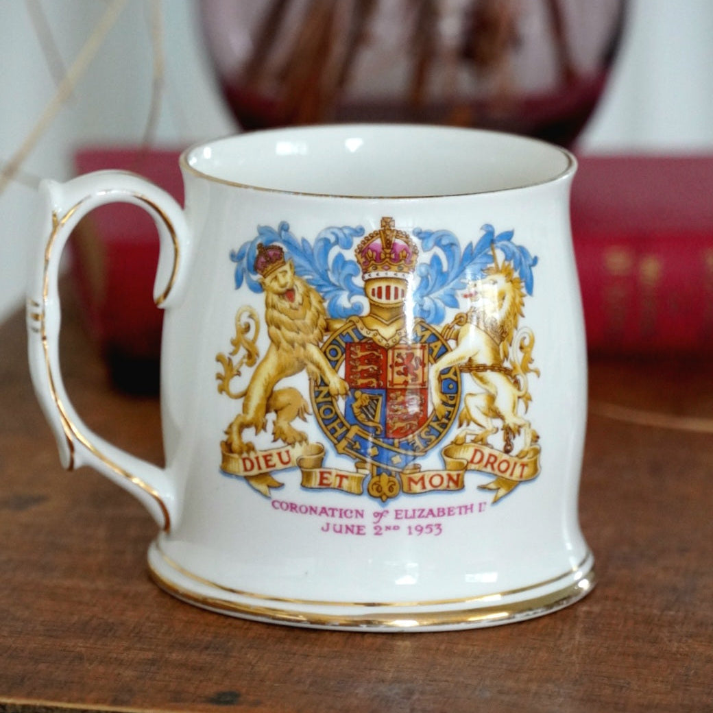 Mug "Elizabeth" en porcelaine anglaise Roslyn commémorative du couronnement de la reine Elizabeth II de 1953 (RARE)