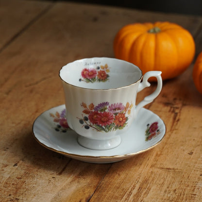 Petite tasse "Hermette" d'automne en porcelaine française fleurie et dorée