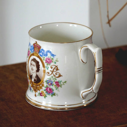 Mug "Elizabeth" en porcelaine anglaise Roslyn commémorative du couronnement de la reine Elizabeth II de 1953 (RARE)
