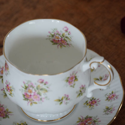 Tasse "Bloss" en porcelaine anglaise fleurie Queen's Countryside Series modèle Apple Blossom
