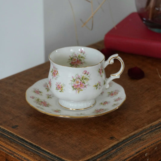 Tasse "Bloss" en porcelaine anglaise fleurie Queen's Countryside Series modèle Apple Blossom
