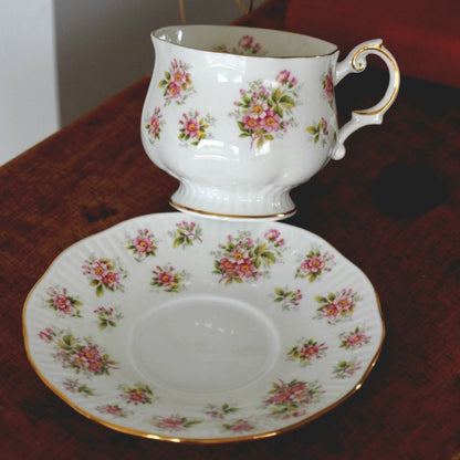 Tasse "Bloss" en porcelaine anglaise fleurie Queen's Countryside Series modèle Apple Blossom