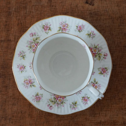 Tasse "Bloss" en porcelaine anglaise fleurie Queen's Countryside Series modèle Apple Blossom