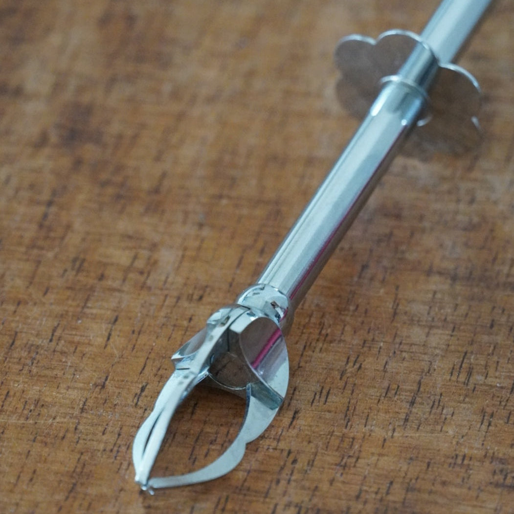Pince à sucre "Armance" en métal argenté 3 griffes française Le Crabe