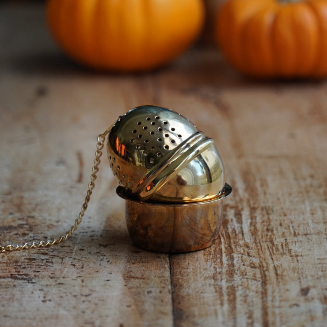 Boule à thé "Lanette" en inox doré et son support