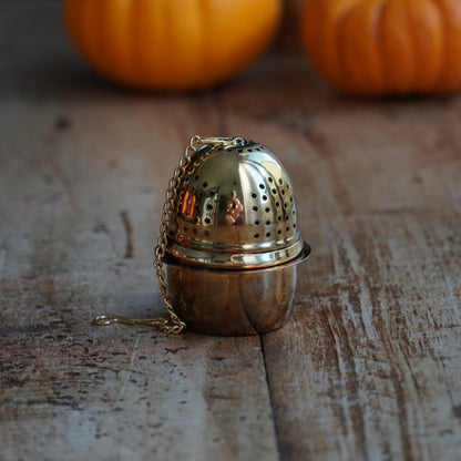 Boule à thé "Lanette" en inox doré et son support