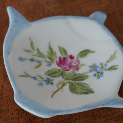 Repose-sachet "Thadéus" en porcelaine de Limoges M.P. Samie bleuté et fleuri peint à la main