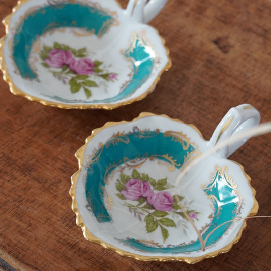 Repose-sachets "Valbert" en porcelaine de Paris Pillivuyt fleuris et dorés (lot de 2)