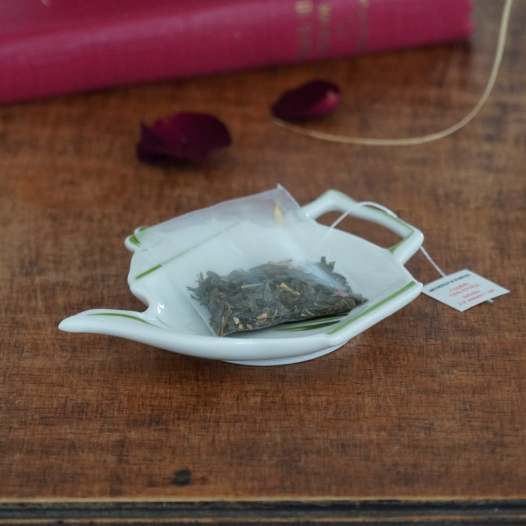 Repose-sachet "Quirin" en porcelaine de Limoges Raynaud fleuri tulipe