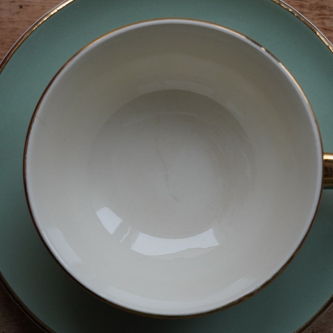 Tasse "Klara" en faïence française verte claire et dorée Villeroy & Boch Mettlach