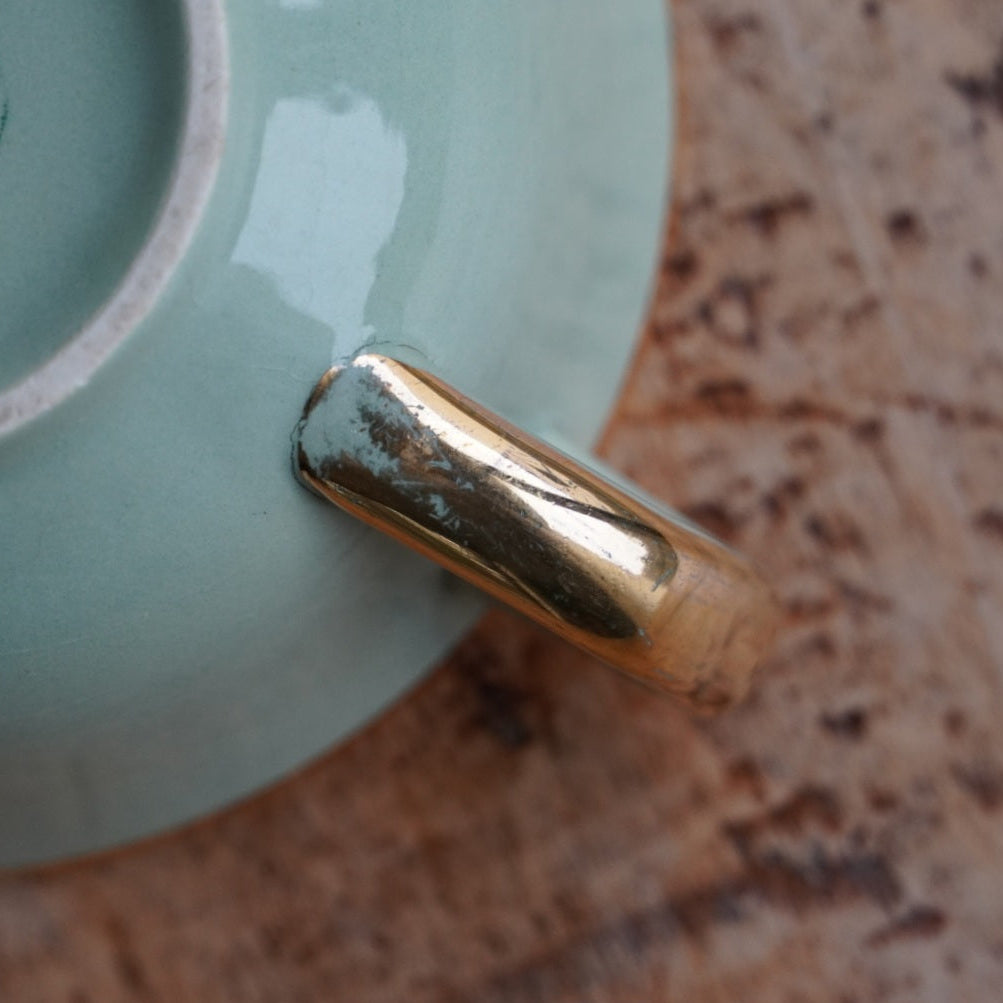 Tasse "Klara" en faïence française verte claire et dorée Villeroy & Boch Mettlach